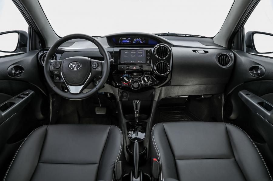Торпедо Toyota Etios Hatchback 2016 года  (LA) (фото 10 из 16)
